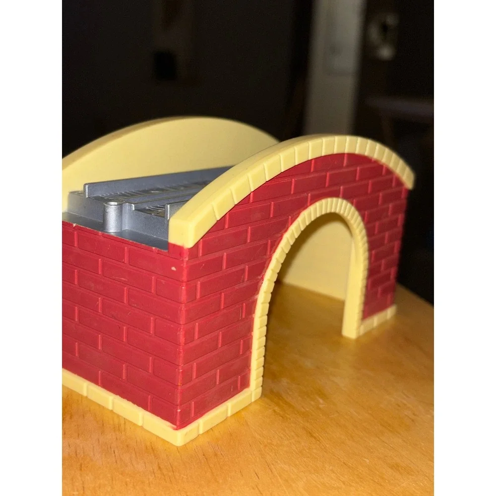 Learning Curve Take Along Thomas & Friends Red Brick Bridge Track Piece 2006‎
